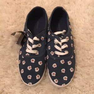 Flowery blue shoes